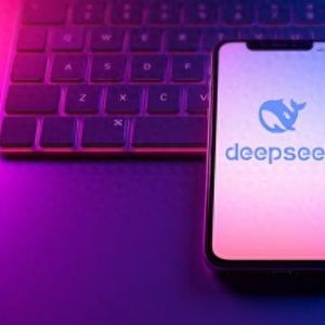 DeepSeek回应在两会走红:嘿嘿