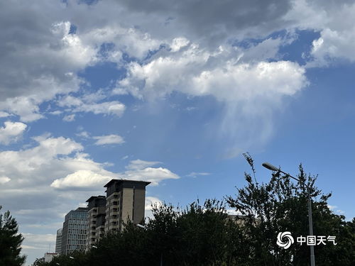 北京空中出现巨幕雨幡